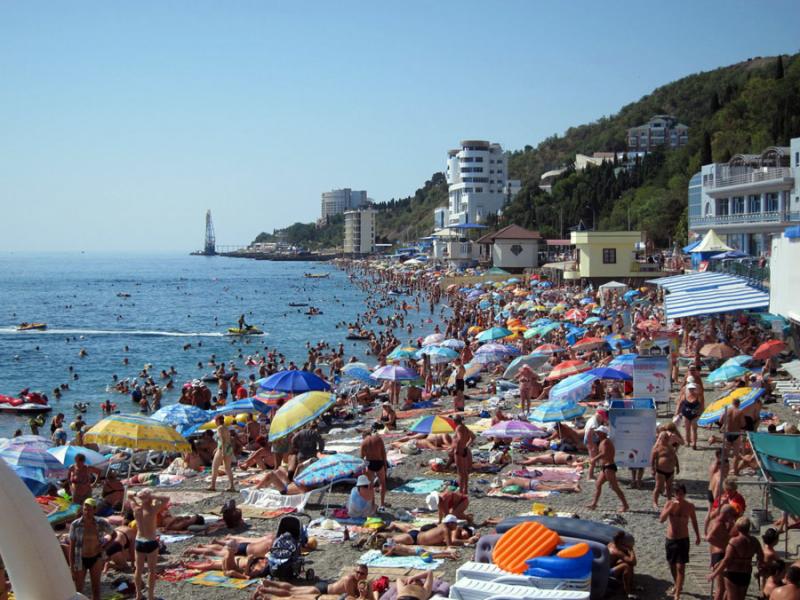 В Крыму с начала года отдохнули более 2 млн туристов
