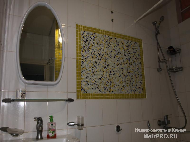 Предлагаем посуточно для вас четырёхместный двухкомнатный люкс. К услугам гостей 2 беседки, бильярд, мангал, детская... - 7
