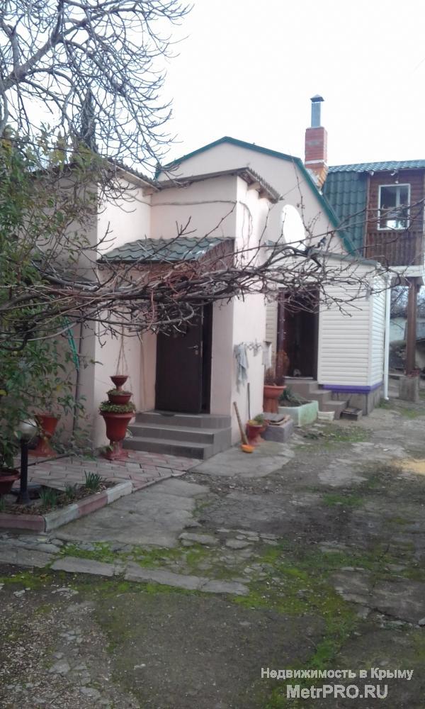 Продается дом в живописном месте города Алупка. Дом площадью 96 м2, располагающегося на участке в 1000 м2, к участку... - 1