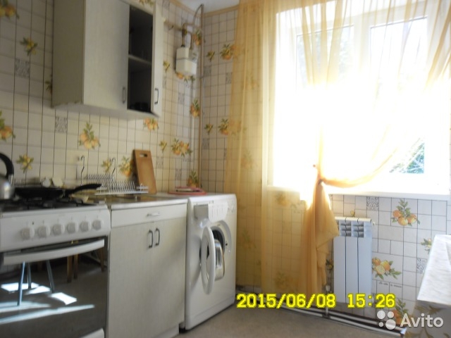 2 комнатная квартира в Алуште ул. Ленина 41, 3 этаж 4 этажного дома, общая площадь 43м. кв.Квартира сухая и теплая,...