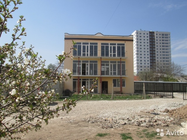 3-х комнатная квартира общей площадью 72 м², включая балкон в элитном 3-этажном новострое. Высота потолков более 3...