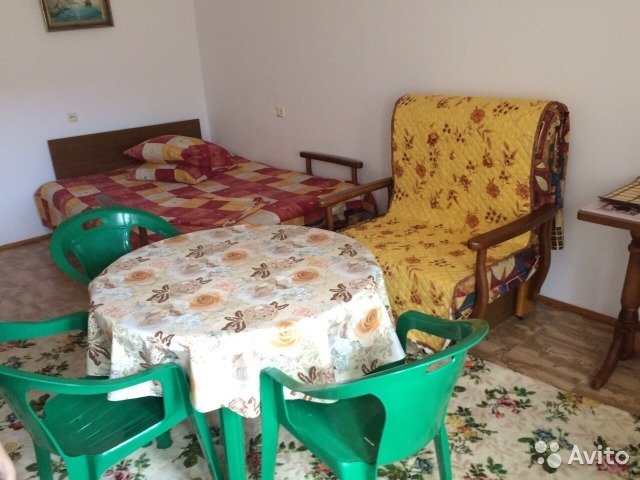 Чисто, просторно и прохладно! Сдаются апартаменты в Феодосии (Крым) в тихом уютном местечке, в 10-ти минутах от моря...