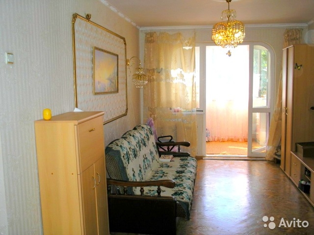 2 ккв в центре Ялты, ул Спендиарова, с ремонтом, 3 этаж 5 эт. дома, общая по. 50 кв.м., комнаты раздельные, ровное... - 1