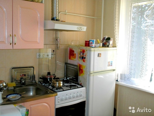2 ккв в центре Ялты, ул Спендиарова, с ремонтом, 3 этаж 5 эт. дома, общая по. 50 кв.м., комнаты раздельные, ровное... - 4