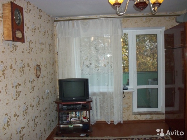 Продам 2-к квартиру в хорошем жилом состоянии, двухсторонняя, есть застекленный балкон, газовая колонка, окна...