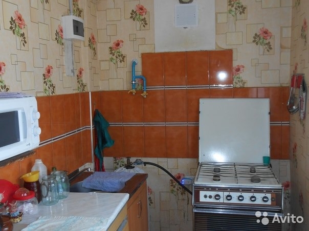 Продается дом по ул.Паровозная  на участке 6 соток. В доме ремонт,  4 комнаты, две проходные и две отдельные....