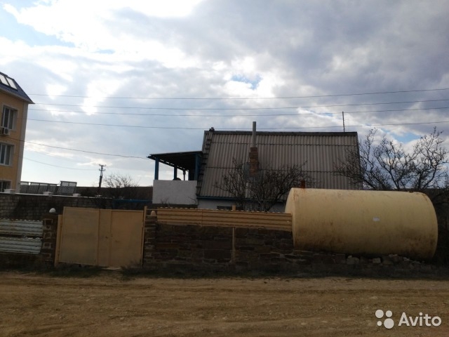 Срочно!Продаётся дача,участок 8 соток,сад.В доме 4 комнаты,печь.С лоджии вид на море горы. - 1
