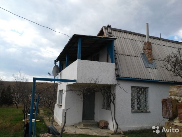 Срочно!Продаётся дача,участок 8 соток,сад.В доме 4 комнаты,печь.С лоджии вид на море горы. - 2