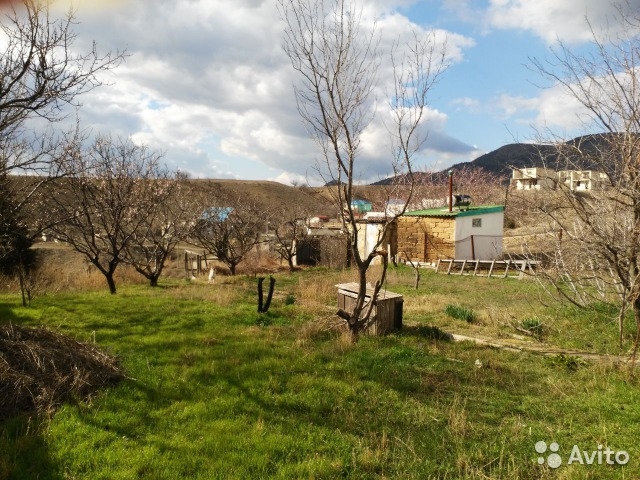 Срочно!Продаётся дача,участок 8 соток,сад.В доме 4 комнаты,печь.С лоджии вид на море горы. - 3
