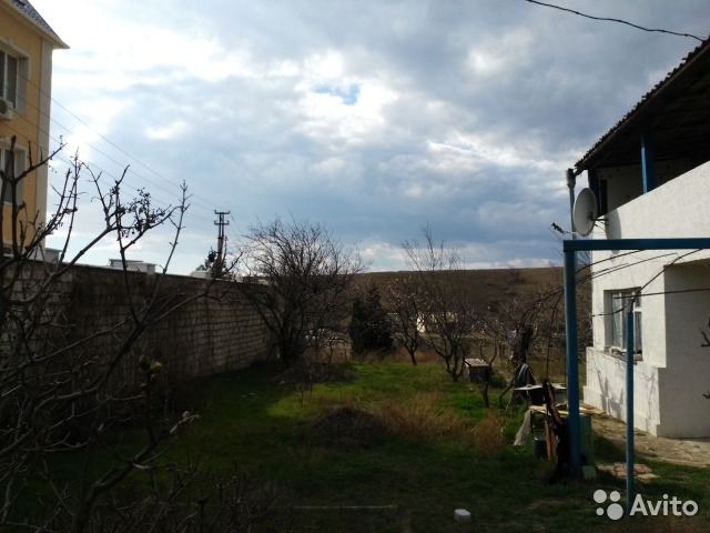 Срочно!Продаётся дача,участок 8 соток,сад.В доме 4 комнаты,печь.С лоджии вид на море горы. - 5