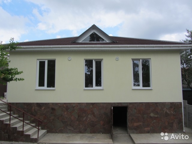 На ул Льдозаводской продаётся новый, капитальный дом. В доме три раздельных комнаты,большая кухня, два с\у. 3 сотки...