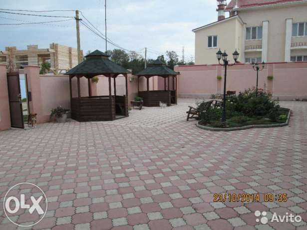 Срочно продам действующий пансионат в Заозёрном на берегу моря, 13 соток земли, 23 номера. Все детали по тел. - 1