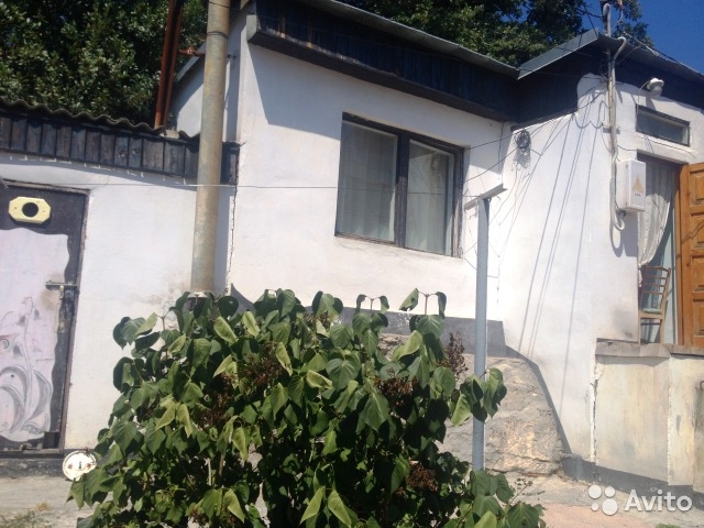 Предлагаем к продаже домовладение, расположенное в живописном  г. Алупка, р-н Питомник. Домовладения состоят из трех... - 4