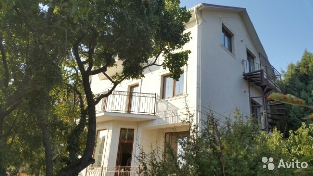 Продам эксклюзивный, шикарный котедж в Ласпи (ЮБК). Дом построен из ракушки, утепленее, облицован Альминским камнем,... - 1