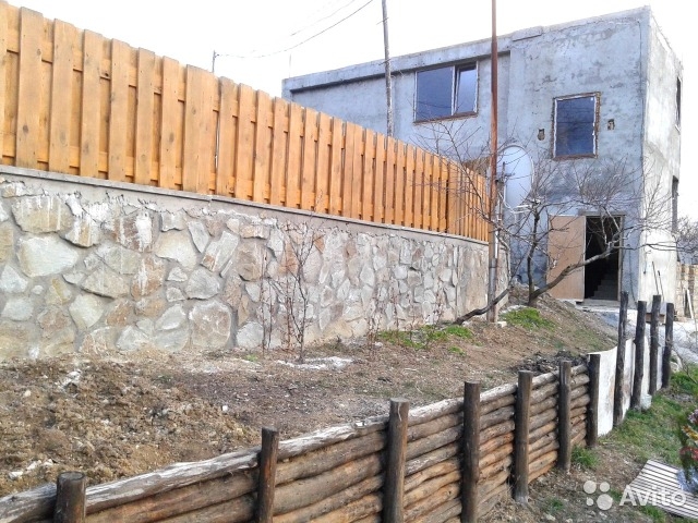 Недострой в 2 этажа, участок подключён к эл. сетям, водоснабжению и центральной канализации. Граничит с Крымским... - 2