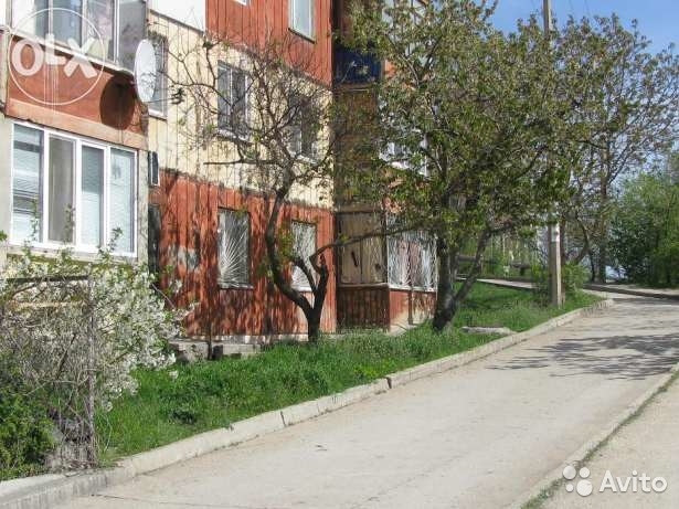 4-х комнатная квартира .Общая площадь 98 м. кв., кухня 12 м.кв. 1/9 эт. дома.В 3-х комнатах кап ремонт.Прдаю от хозяина.