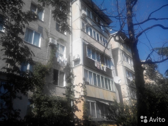 2-х комнатная квартира в Алуште по ул. Симферопольской, 4/5. Общая площадь  48 кв.м., комнаты раздельные, газ....
