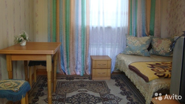 Сдам номер в коттедже в Камышовой бухте, недалеко от ост. Пр.гер.Сталинграда. Есть двуспальный диван, тумбочка, шкаф... - 2