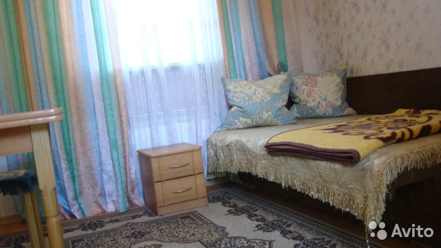 Сдам номер в коттедже в Камышовой бухте, недалеко от ост. Пр.гер.Сталинграда. Есть двуспальный диван, тумбочка, шкаф... - 3