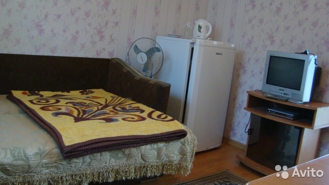 Сдам номер в коттедже в Камышовой бухте, недалеко от ост. Пр.гер.Сталинграда. Есть двуспальный диван, тумбочка, шкаф... - 4