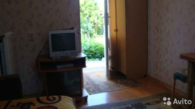 Сдам номер в коттедже в Камышовой бухте, недалеко от ост. Пр.гер.Сталинграда. Есть двуспальный диван, тумбочка, шкаф... - 5
