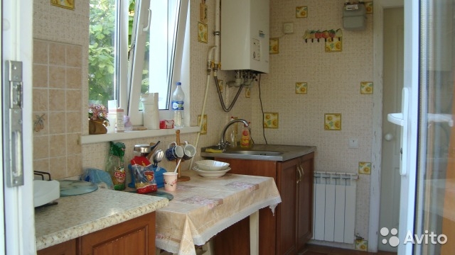 Сдам номер в коттедже в Камышовой бухте, недалеко от ост. Пр.гер.Сталинграда. Есть двуспальный диван, тумбочка, шкаф... - 8
