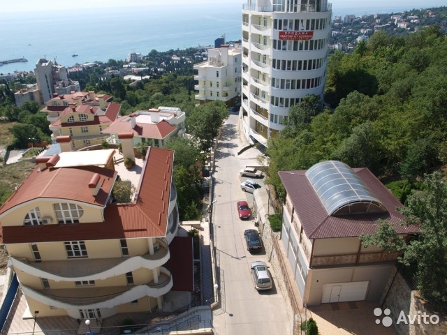 Предлагаем на продажу квартиру в новом  Жилом комплексе, который расположен в тихой зеленой зоне города Ялта.  Мягкий... - 10