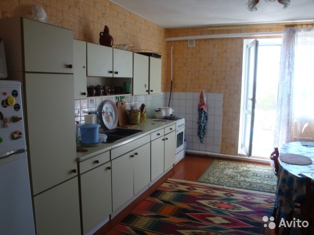 Дом одноэтажный, трёх комнатный, общей площадью 148,5 кв.м., жилая 55,6 (27,8/15,2/12,6), просторная светлая кухня... - 4