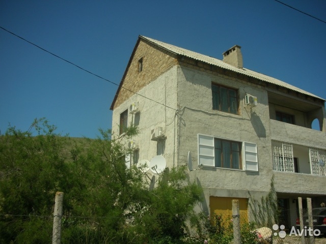 Продам  действующий  3-х этажный мини - отель площадью 241 кв.м.(ракушняк,стены - 1 метр шириной)  в красивейшем пгт....