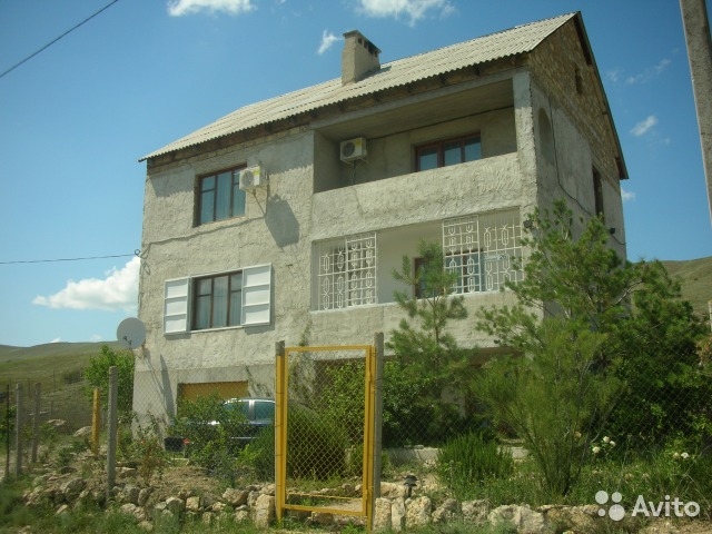 Продам  действующий  3-х этажный мини - отель площадью 241 кв.м.(ракушняк,стены - 1 метр шириной)  в красивейшем пгт.... - 1