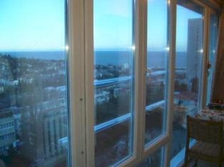 Сдается однокомнатная квартира в центре Ялты,по ул.Ленинградская 13. Квартира расположена на пятом этаже пятиэтажного...