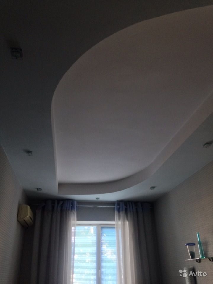 Продам 4-х комнатную квартиру в центре Севастополя. 2 этаж 3-х этажного дома. Дом расположен на площади Суворова.... - 1