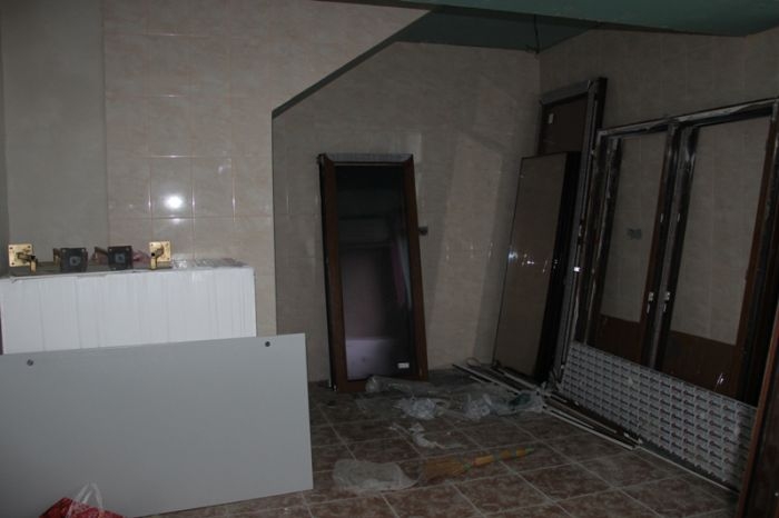 Продам помещение в г. Евпатория, рынок Универсам. Общая площадь 745 м2, 4-уровня, новое строение. На 1-этаже:... - 1