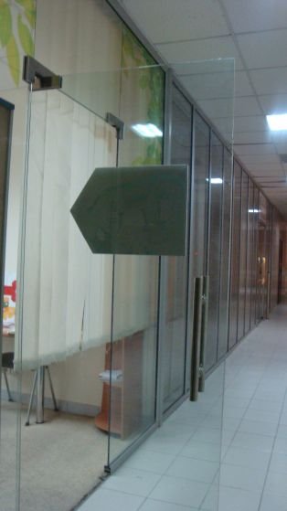 Продам офис в центре Симферополя, ул. Октябрьская, в Торговом центре 'Октябрьский'. Общая площадь 33,6 кв. м. 2... - 3