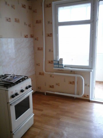 Продам в Севастополе двухкомнатную квартиру на Остряках, остановка Лебедя.    Квартира находится на втором этаже .... - 3
