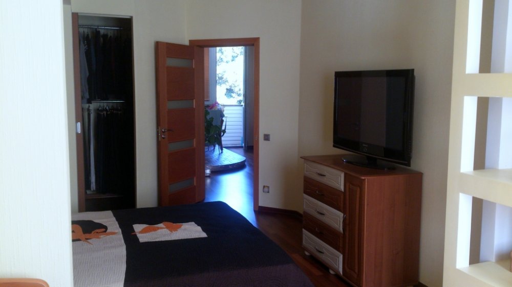 В центре Ялты, исторической её части, продаётся дизайнерская квартира на Володарского / Щербака с индивидуальной... - 12