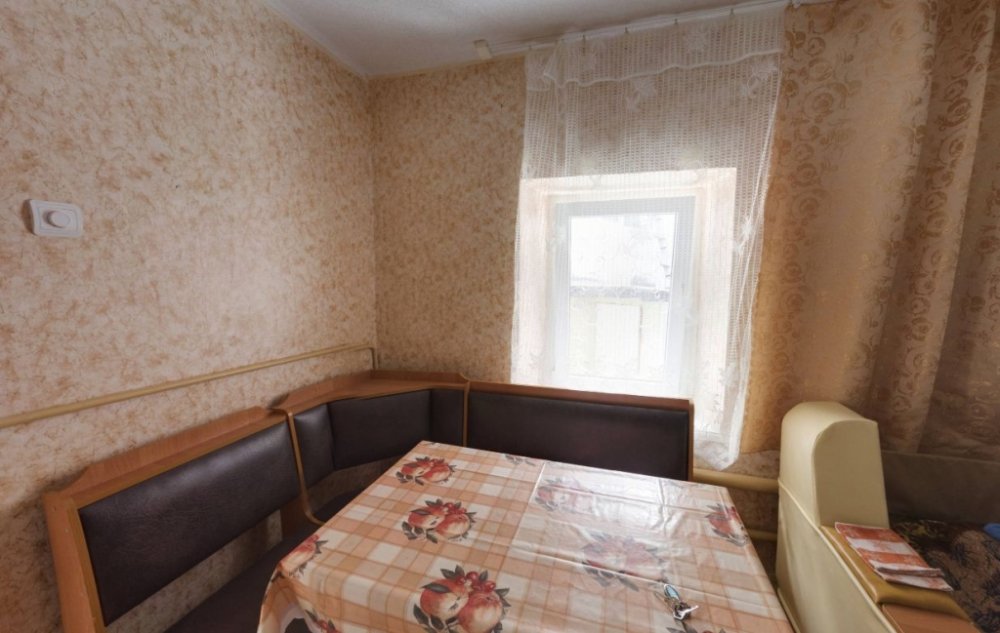 В центре Ялты продаётся двухкомнатная квартира на улице Поликуровская, рядом находится Массандровский парк и один из...