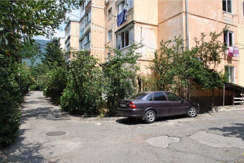 В районе автовокзала продаётся однокомнатная квартира с ремонтом в Ялте, с развитой инфраструктурой, удобными... - 5