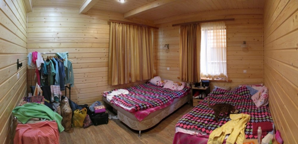 В окружении крымской природы расположился трёхэтажный дом из дикого сруба в Марате. Дом располагает двумя этажами,... - 6
