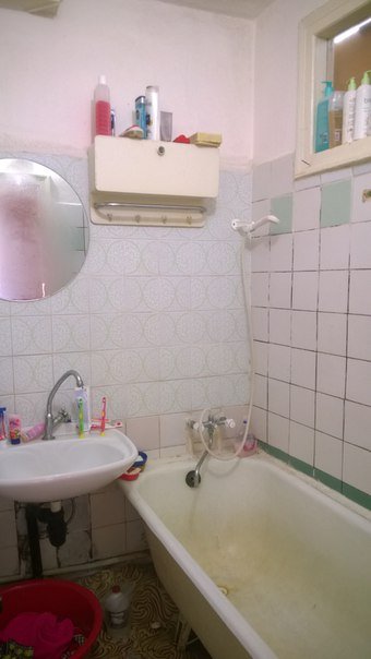 Продается трехкомнатная квартира общей площадью 54кв.м., окна обычные, один балкон выходящий на Проспект Победы, с/у... - 4