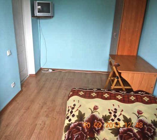 Сдается 1 отдельная комната на 2ом этаже частного дома.  Красная горка., р-н автовокзала.  Всего комнат 3и.Все... - 1