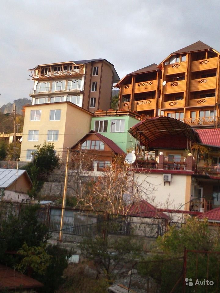 Продаю трехкомнатную квартиру в Алупке (Ялта) 68 метров, красивый вид на Воронцовский дворец, город, море и горы,... - 6