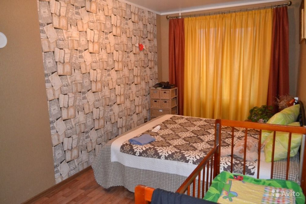 Продам трехкомнатную квратиру по ул. Баррикадной, 64 кв.м., 3й этаж блочного дома. Квартира с хорошим ремонтом,... - 1