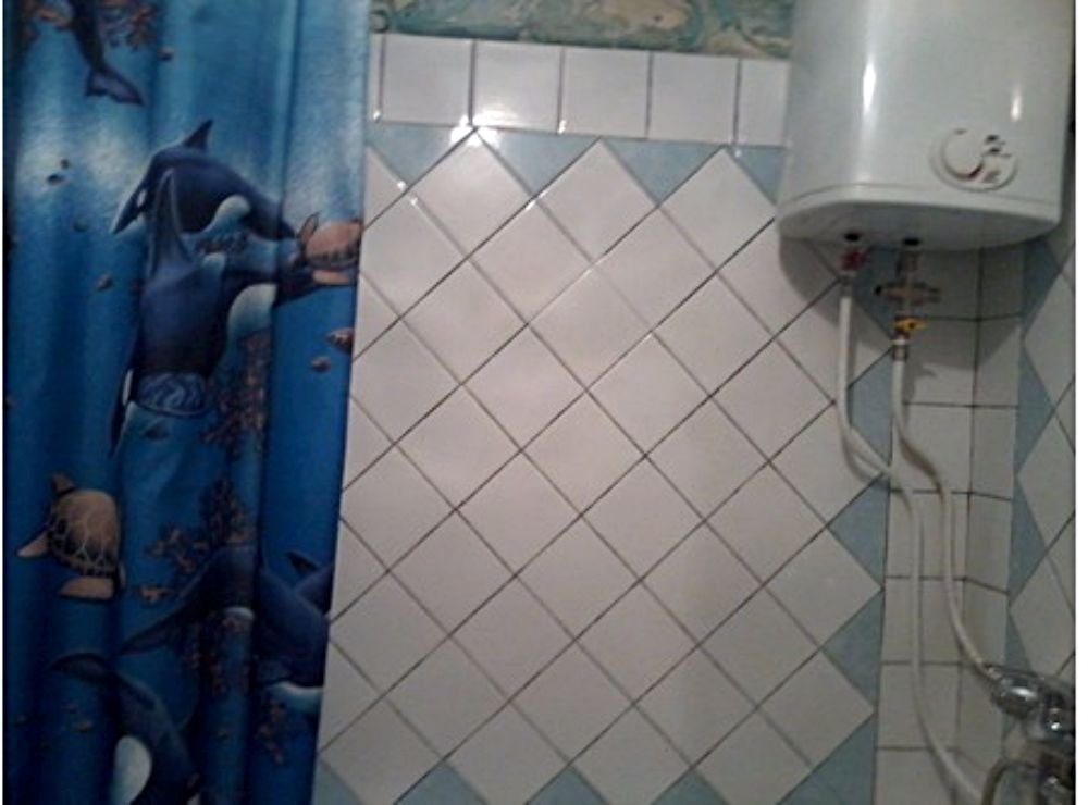 Продам 2 комнатную квартиру ,Острякова 112 . комнаты раздельные ,большая лоджия ,балкон ,раздельный сан .узел - 4