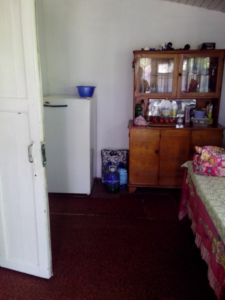 Продается дом,пос Орловка,ул Приморская, 3 комнаты, 18 м,10 м,8 м, в доме вода, отопление- печное, газ -рядом, кухня... - 10