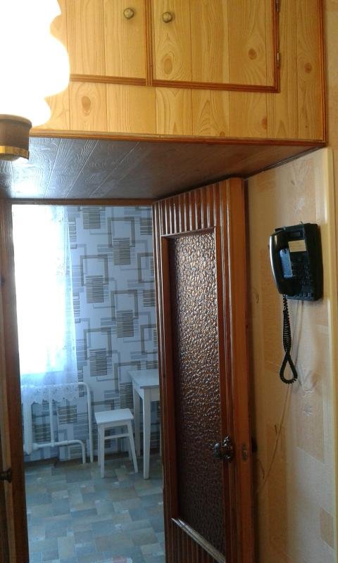 1к квартира на ул. Генерала Родионова в Симферополе, 5/5, ОП - 43 м2, ЖП - 19 м2, к - 6,5 м2. Есть балкон, телевизор,... - 1
