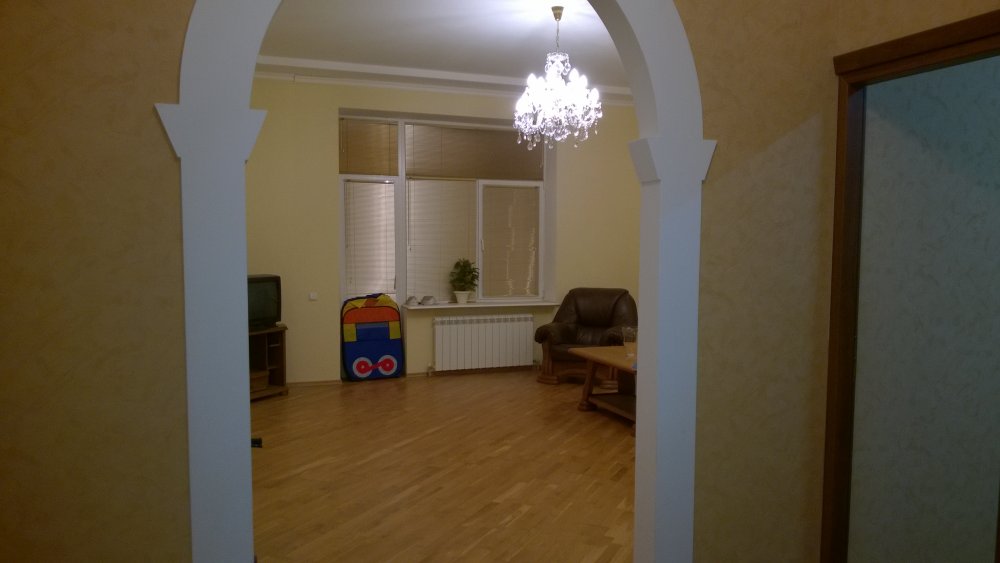 Продажа трехкомнатной квартиры улучшенной планировки в элитном доме в городе Евпатории.  В тихом зеленом дворе... - 5