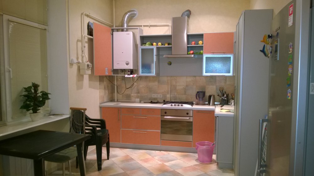 Продажа трехкомнатной квартиры улучшенной планировки в элитном доме в городе Евпатории.  В тихом зеленом дворе... - 9