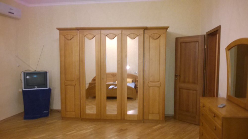 Продажа трехкомнатной квартиры улучшенной планировки в элитном доме в городе Евпатории.  В тихом зеленом дворе... - 14