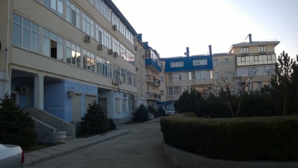 Продажа трехкомнатной квартиры улучшенной планировки в элитном доме в городе Евпатории.  В тихом зеленом дворе... - 20
